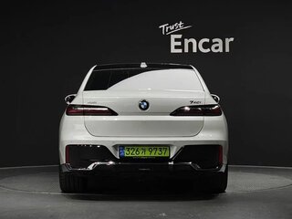 2024 BMW 7 серии 740i xDrive VII (G70), белый, 12983430 рублей, вид 4