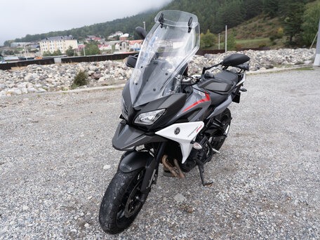 2018 Yamaha MT-09 Tracer (FJ-09), серый, 750000 рублей, вид 3