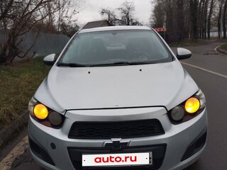 2013 Chevrolet Aveo II, серебристый, 415000 рублей, вид 1