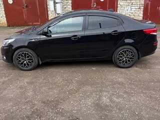 2015 Kia Rio III Рестайлинг, чёрный, 1100000 рублей, вид 4