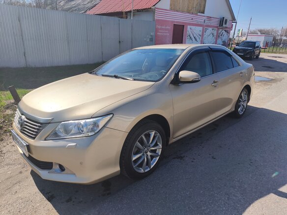 2012 Toyota Camry VII (XV50), бежевый, 1450000 рублей