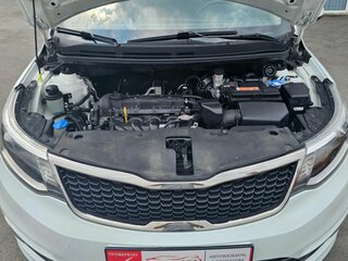 2017 Kia Rio III Рестайлинг, белый, 1037000 рублей, вид 5