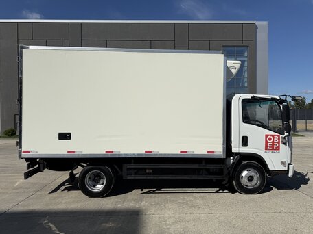 2024 Isuzu ELF KV100, белый, 4200000 рублей, вид 2