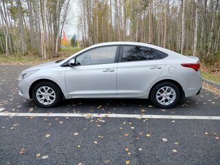 2017 Hyundai Solaris II, серебристый, 990000 рублей, вид 4