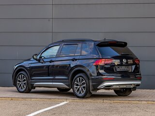 2020 Volkswagen Tiguan II, чёрный, 2355000 рублей, вид 4