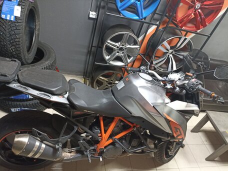2016 KTM 1290 Super Duke GT, серый, 1100000 рублей, вид 5