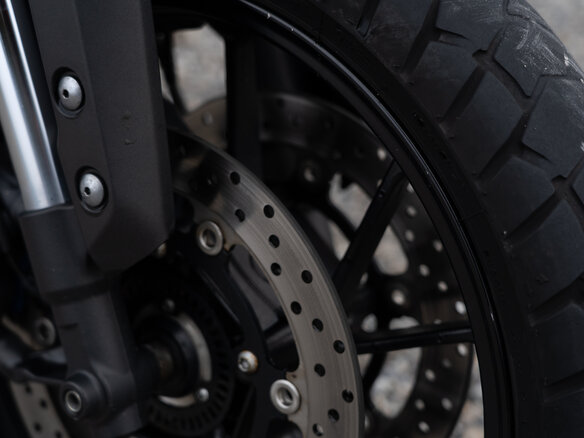 2018 Yamaha MT-09 Tracer (FJ-09), серый, 750000 рублей - вид 15