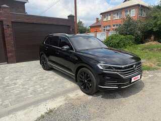 2021 Volkswagen Touareg III, чёрный, 5500000 рублей, вид 4