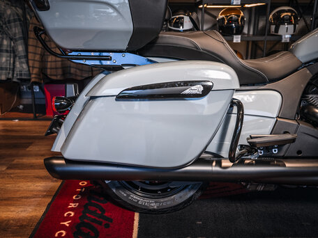 2025 Indian Roadmaster, серый, 4190000 рублей, вид 4