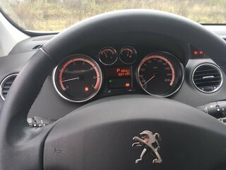 2012 Peugeot 308 I Рестайлинг, белый, 600000 рублей, вид 4