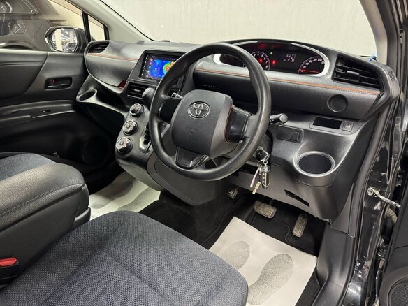 2018 Toyota Sienta II, чёрный, 1390000 рублей - вид 18