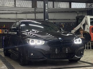 2015 BMW 1 серии 118i II (F20/F21) Рестайлинг, чёрный, 1525000 рублей, вид 3