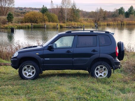 2011 Chevrolet Niva I Рестайлинг, чёрный, 313000 рублей, вид 1