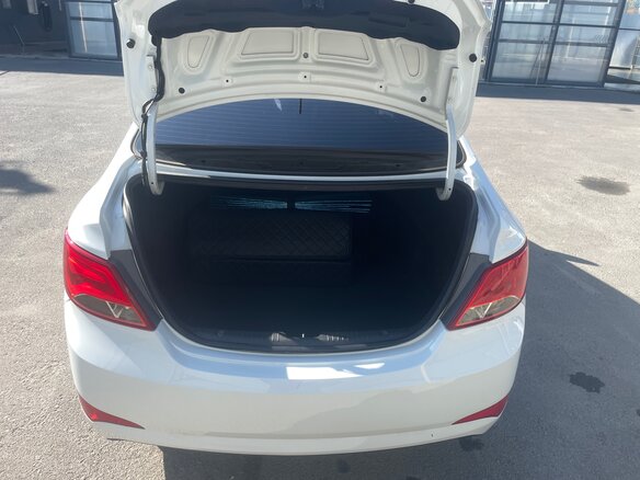 2014 Hyundai Solaris I Рестайлинг, белый, 930000 рублей - вид 10
