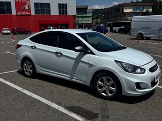 2014 Hyundai Solaris I, белый, 850000 рублей, вид 3