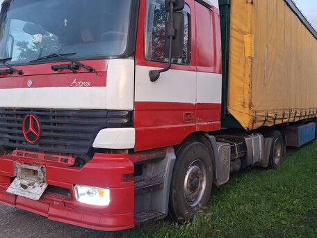 2000 Mercedes-Benz Actros, красный, 1630000 рублей, вид 2
