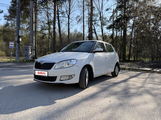 2011 Skoda Fabia II Рестайлинг, белый, 595000 рублей, вид 1