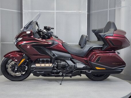 2025 Honda GL 1800 Gold Wing, красный, 3649000 рублей, вид 5