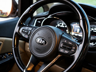 2017 Kia Carnival III, белый, 2500000 рублей, вид 5