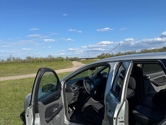 2011 Ford Focus II Рестайлинг, серебристый, 600000 рублей - вид 21