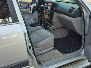 2005 Toyota Land Cruiser 105 100 Series Рестайлинг 2, серебристый, 3100000 рублей, вид 5