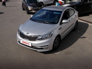 2016 Kia Rio III Рестайлинг, серебристый, 840000 рублей, вид 3