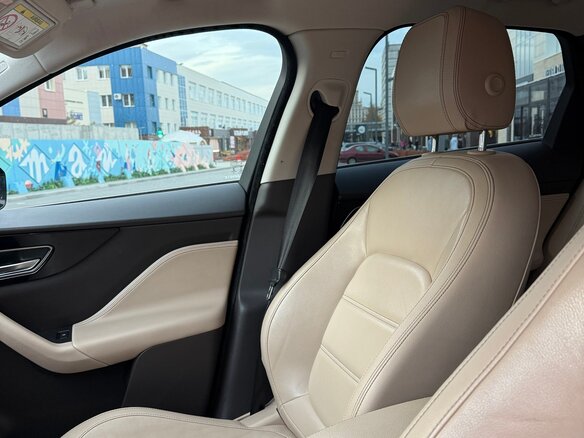 2017 Jaguar F-Pace I, красный, 2349000 рублей - вид 27