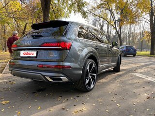 2021 Audi Q7 45 TDI II (4M) Рестайлинг, серый, 8200000 рублей, вид 3