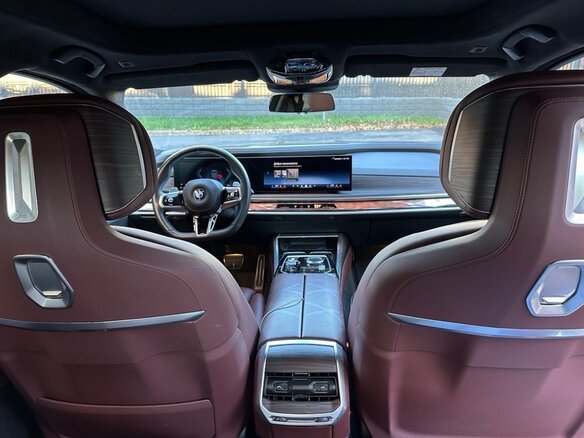 2023 BMW 7 серии 760i xDrive VII (G70), чёрный, 12500000 рублей - вид 10