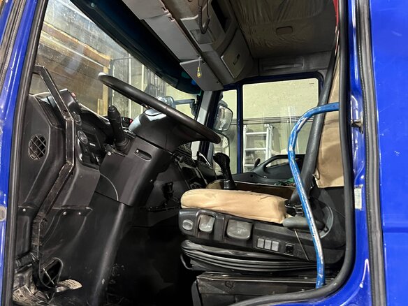 2013 Iveco Trakker, синий, 2500000 рублей - вид 10