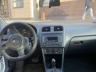 2014 Volkswagen Polo V, белый, 790000 рублей, вид 4