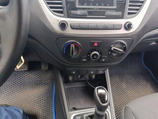 2017 Hyundai Solaris II, синий, 776000 рублей, вид 5