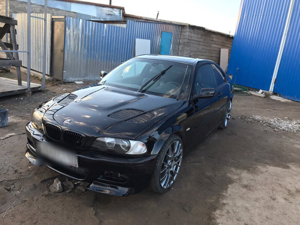 2002 BMW 3 серии 330i IV (E46), чёрный - вид 1