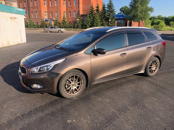 2012 Kia Ceed II, коричневый, 850000 рублей