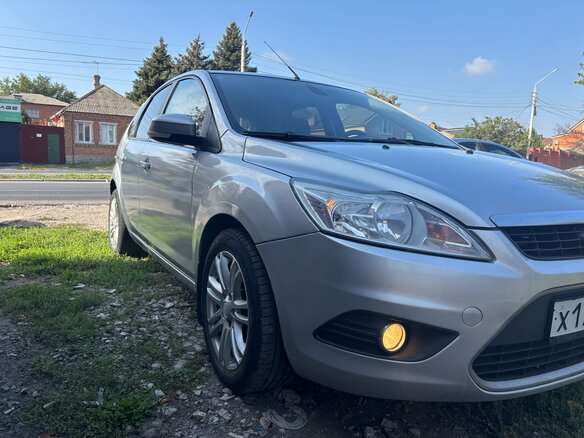 2008 Ford Focus II Рестайлинг, серебристый, 530000 рублей - вид 1
