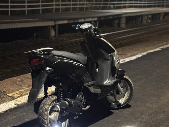 2023 Yamaha Aerox 50, серый, 25000 рублей - вид 1