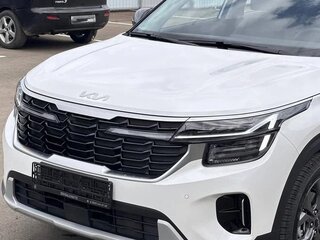 2023 Kia Seltos I Рестайлинг, белый, 1980000 рублей, вид 5