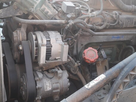 2004 Volvo VNL, зелёный, 990000 рублей, вид 3
