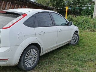 2010 Ford Focus II Рестайлинг, белый, 730000 рублей, вид 3