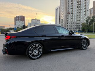 2017 BMW 5 серии 540i xDrive VII (G30/G31/G38), чёрный, 4990000 рублей, вид 3