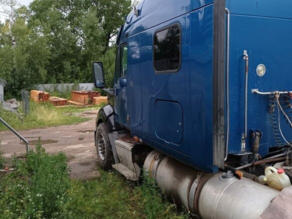 2003 Peterbilt 387, синий, 1600000 рублей - вид 5