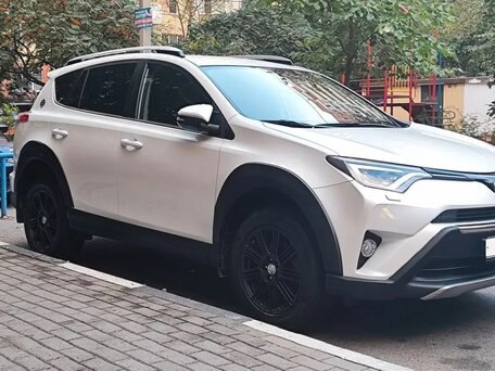 2018 Toyota RAV4 IV (XA40) Рестайлинг, белый, 2790000 рублей, вид 1