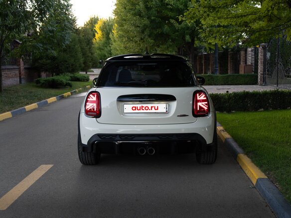 2021 Mini Hatch JCW III (F55/F56) Рестайлинг 2, бежевый, 3799999 рублей - вид 4
