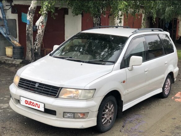 1998 Mitsubishi Chariot III, белый, 160000 рублей - вид 1