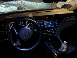 2020 Toyota Camry VIII (XV70), чёрный, 2450000 рублей, вид 5