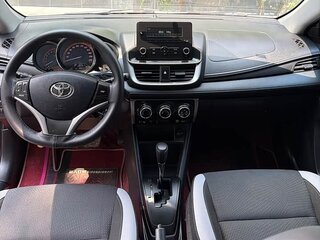 2022 Toyota Yaris L X XP150 Рестайлинг, красный, 1210000 рублей, вид 4