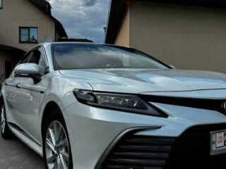 2022 Toyota Camry VIII (XV70) Рестайлинг, белый, 3800000 рублей, вид 1