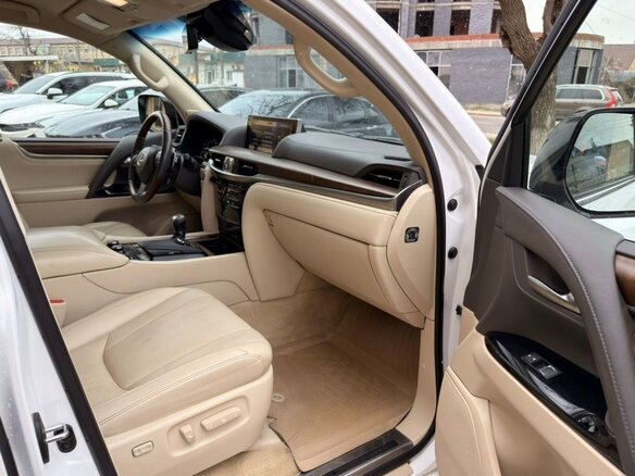 2016 Lexus LX 450d III Рестайлинг 2, белый, 6700000 рублей - вид 7