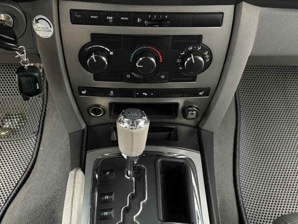 2007 Jeep Commander, чёрный, 1200000 рублей - вид 9