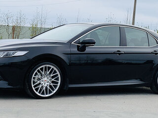 2018 Toyota Camry VIII (XV70), чёрный, 2400000 рублей, вид 2